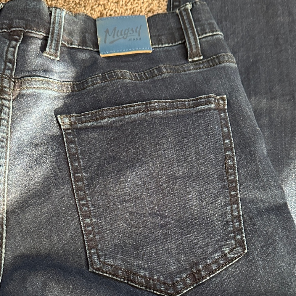 Mugsy Men's Relaxed Fit Stretch Jeans in Deep Blue - Picture 4 of 4